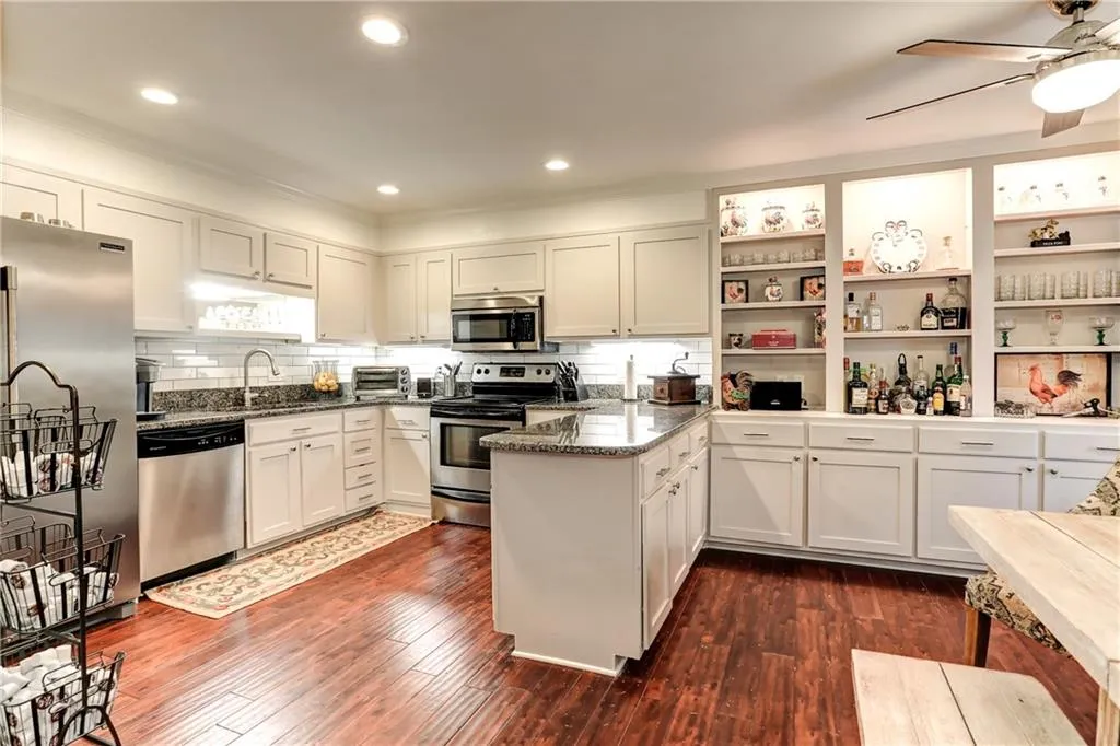 463 The North Chace, Sandy Springs, Georgia 30328, 4 Bedrooms Bedrooms, ,2 BathroomsBathrooms,Residential,Sold,463 The North Chace,6843617