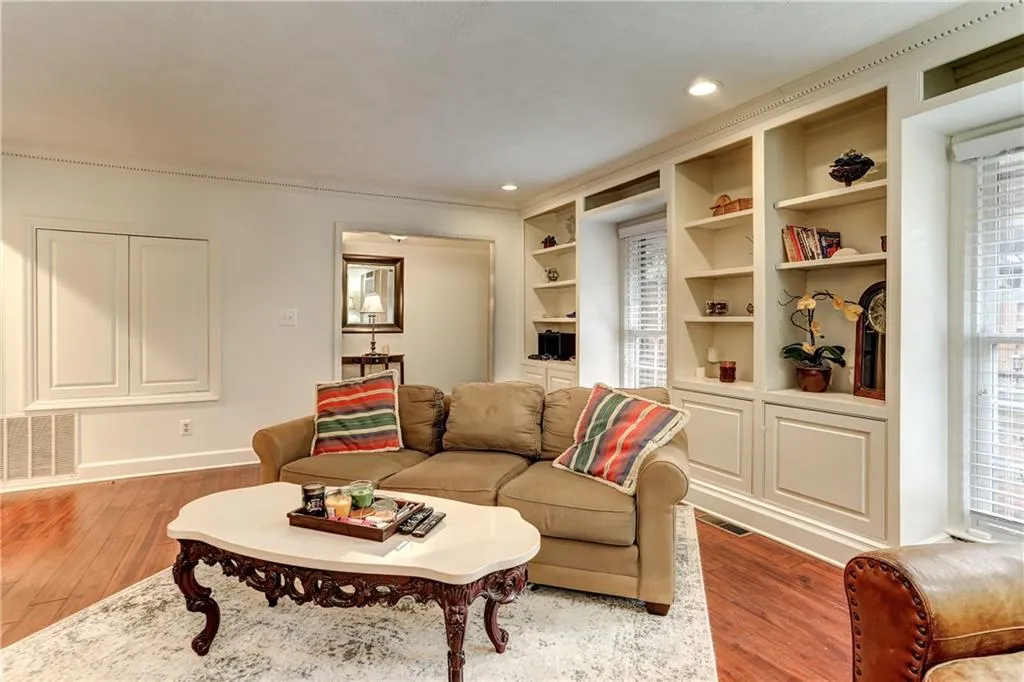 463 The North Chace, Sandy Springs, Georgia 30328, 4 Bedrooms Bedrooms, ,2 BathroomsBathrooms,Residential,Sold,463 The North Chace,6843617