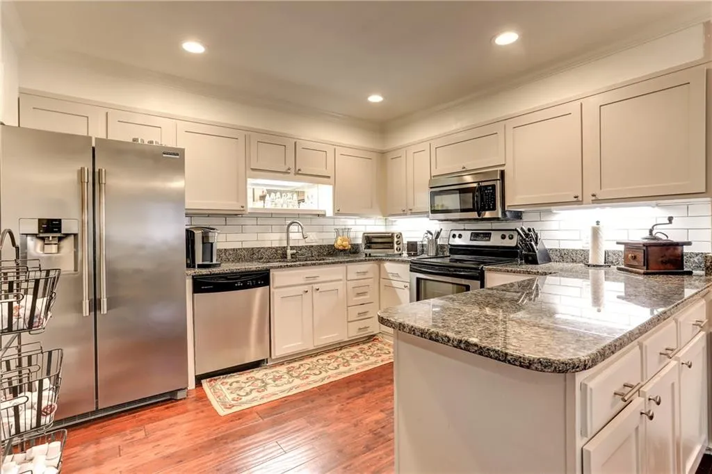 463 The North Chace, Sandy Springs, Georgia 30328, 4 Bedrooms Bedrooms, ,2 BathroomsBathrooms,Residential,Sold,463 The North Chace,6843617