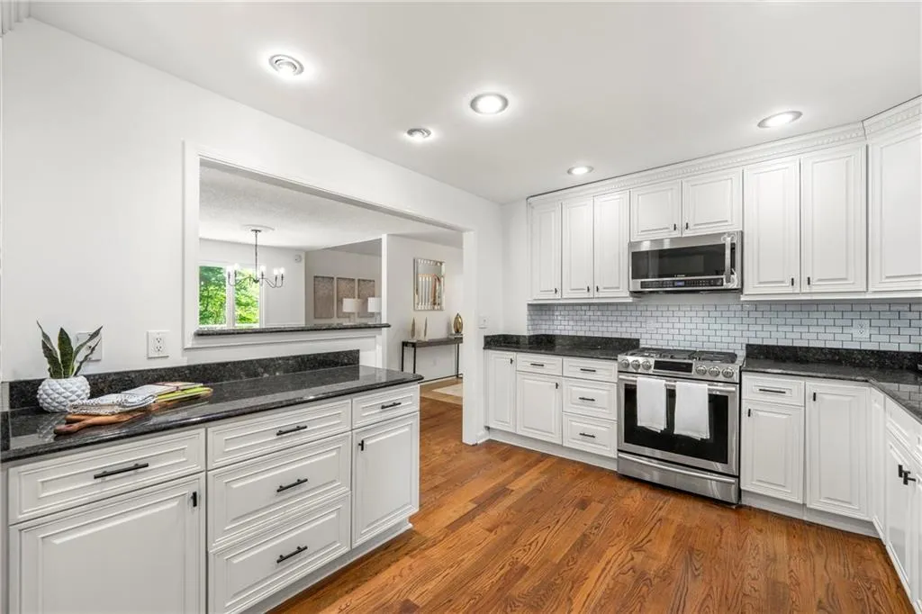 335 River Knoll Drive, Atlanta, Georgia 30328, 6 Bedrooms Bedrooms, ,3 BathroomsBathrooms,Residential,Sold,335 River Knoll Drive,7406631