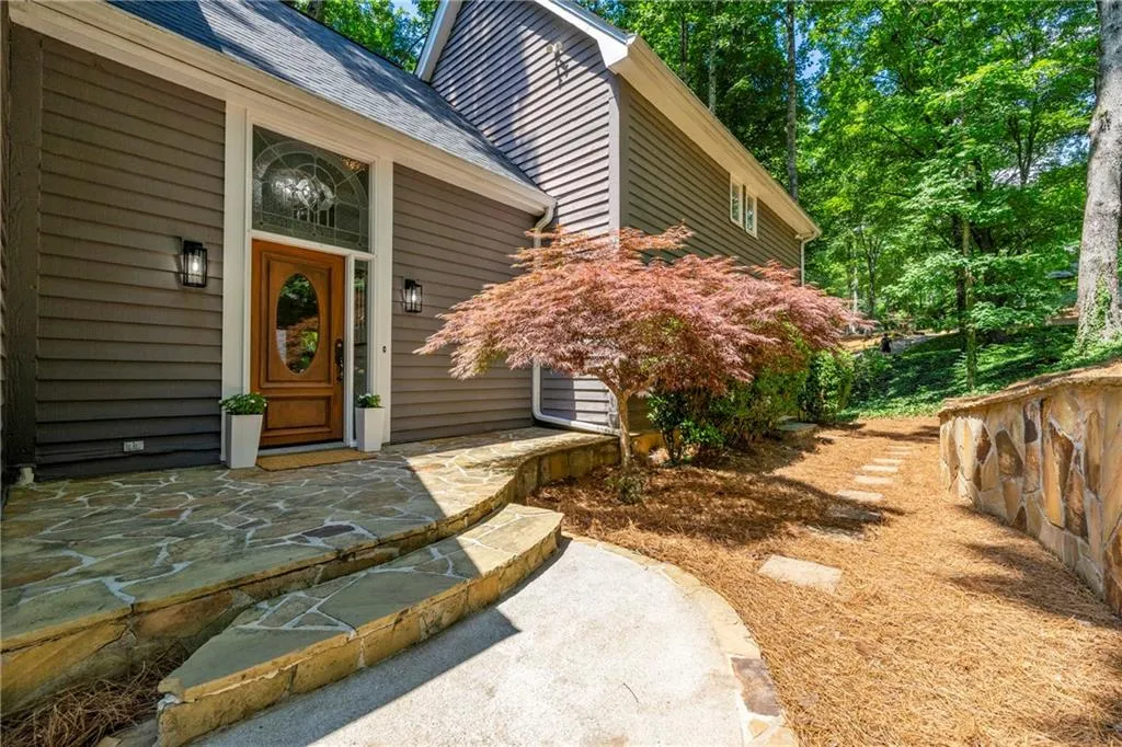 335 River Knoll Drive, Atlanta, Georgia 30328, 6 Bedrooms Bedrooms, ,3 BathroomsBathrooms,Residential,Sold,335 River Knoll Drive,7406631