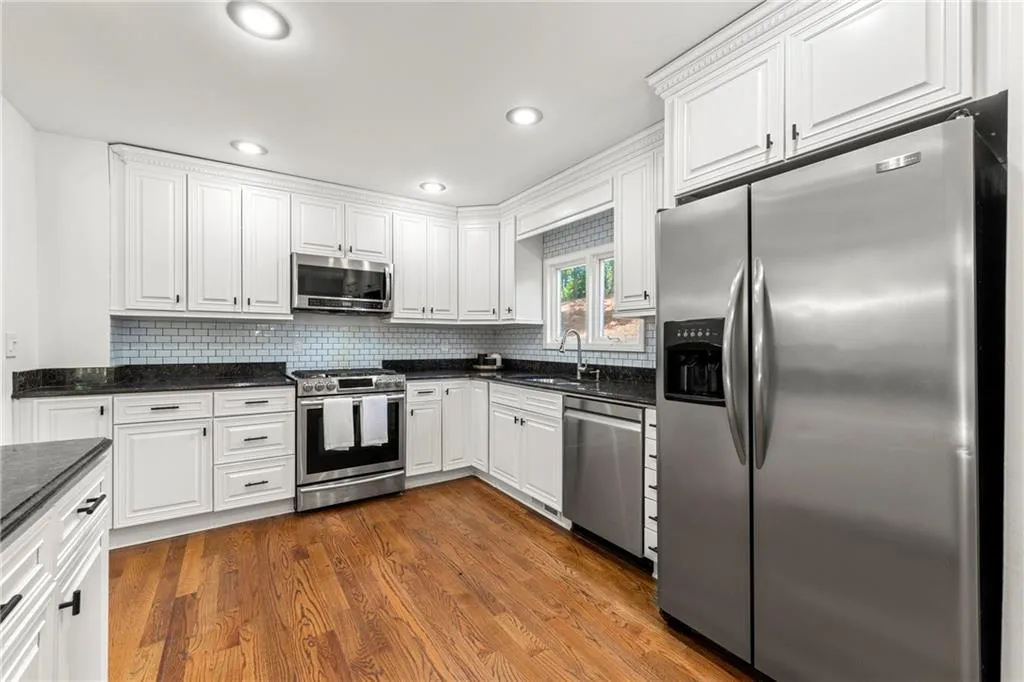 335 River Knoll Drive, Atlanta, Georgia 30328, 6 Bedrooms Bedrooms, ,3 BathroomsBathrooms,Residential,Sold,335 River Knoll Drive,7406631