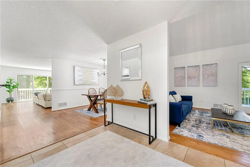 2-Story Foyer