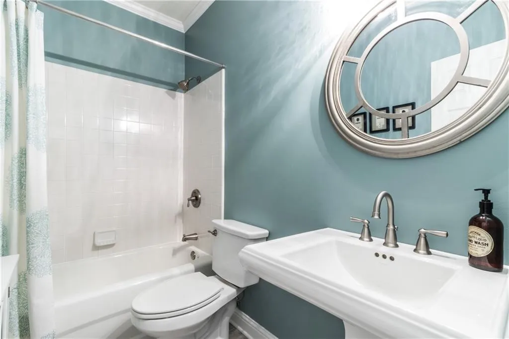 6420 Glen Oaks Lane, Sandy Springs, Georgia 30328, 4 Bedrooms Bedrooms, ,4 BathroomsBathrooms,Residential,Sold,6420 Glen Oaks Lane,6079684