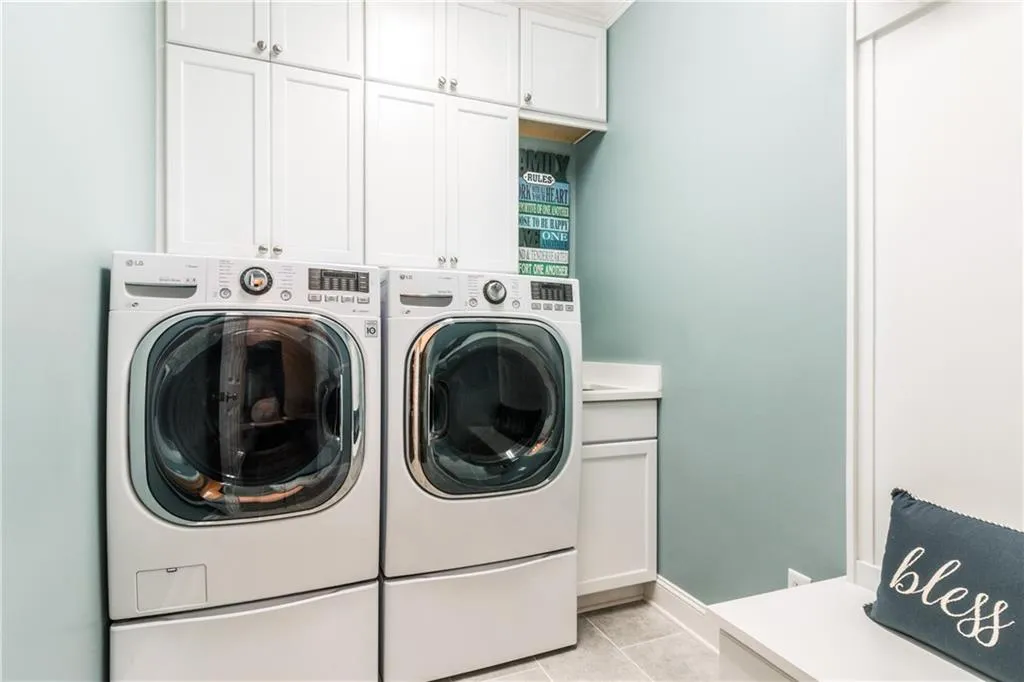 6420 Glen Oaks Lane, Sandy Springs, Georgia 30328, 4 Bedrooms Bedrooms, ,4 BathroomsBathrooms,Residential,Sold,6420 Glen Oaks Lane,6079684