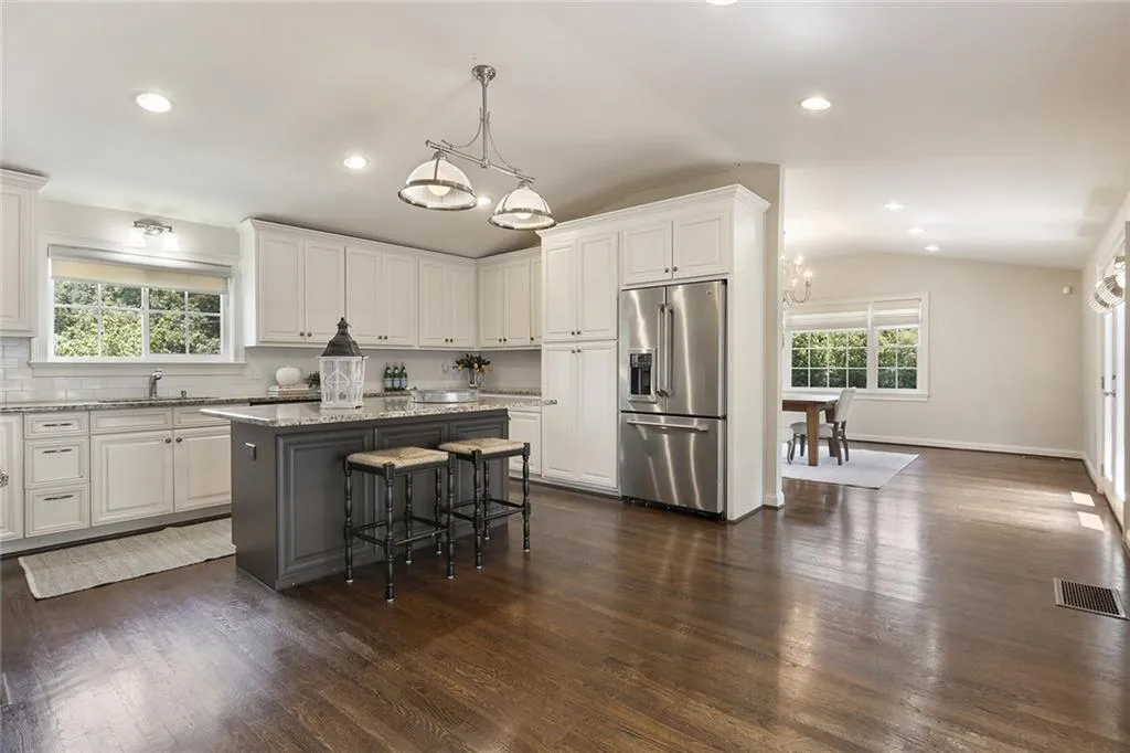 6533 Cherry Tree Lane, Atlanta, Georgia 30328, 4 Bedrooms Bedrooms, ,3 BathroomsBathrooms,Residential,Sold,6533 Cherry Tree Lane,6603386