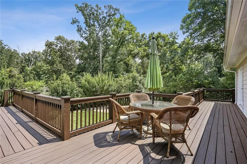 6533 Cherry Tree Lane, Atlanta, Georgia 30328, 4 Bedrooms Bedrooms, ,3 BathroomsBathrooms,Residential,Sold,6533 Cherry Tree Lane,6603386