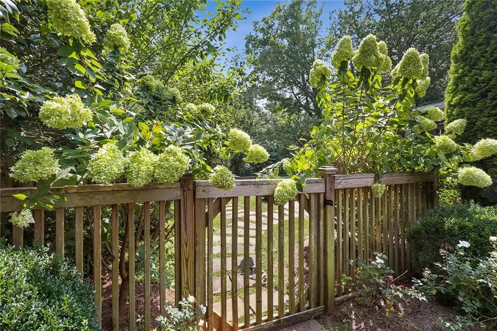 6533 Cherry Tree Lane, Atlanta, Georgia 30328, 4 Bedrooms Bedrooms, ,3 BathroomsBathrooms,Residential,Sold,6533 Cherry Tree Lane,6603386