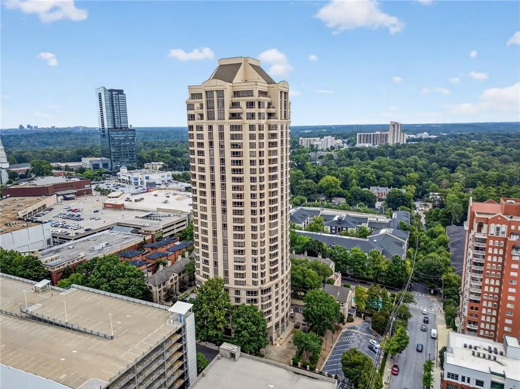 3475 Oak Valley Road Ne Unit 2350, Atlanta, Georgia 30326, 2 Bedrooms Bedrooms, ,2 BathroomsBathrooms,Residential,For Sale,3475 Oak Valley Road Ne Unit 2350,7627440