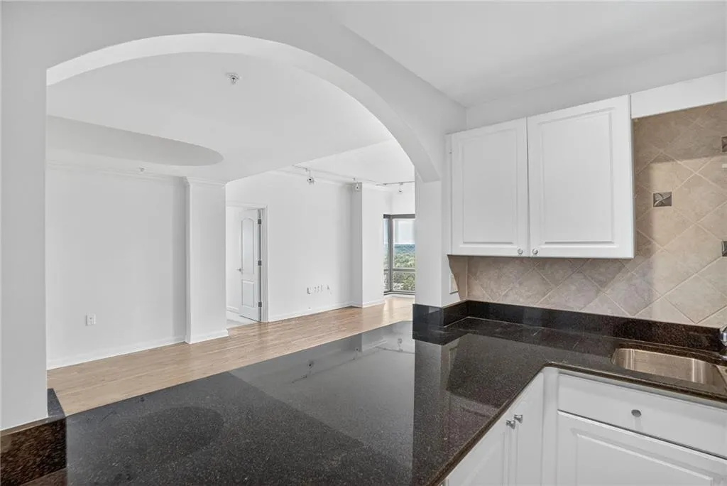 3475 Oak Valley Road Ne Unit 2350, Atlanta, Georgia 30326, 2 Bedrooms Bedrooms, ,2 BathroomsBathrooms,Residential,For Sale,3475 Oak Valley Road Ne Unit 2350,7627440