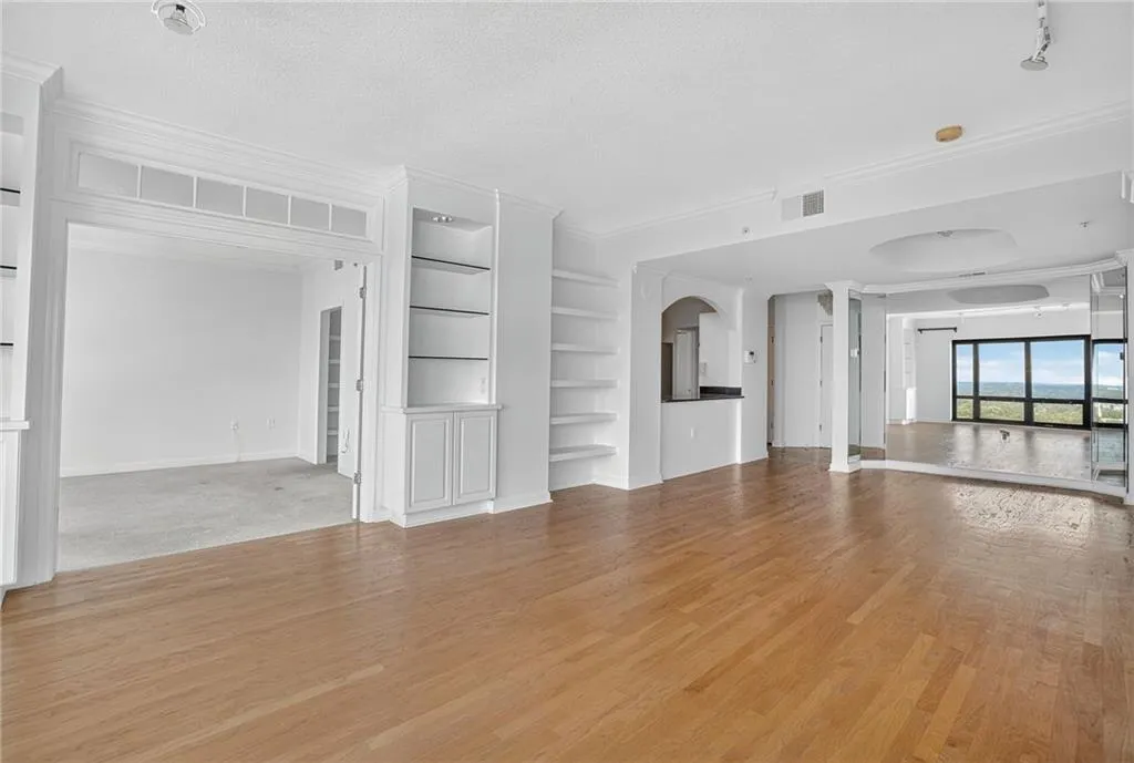 3475 Oak Valley Road Ne Unit 2350, Atlanta, Georgia 30326, 2 Bedrooms Bedrooms, ,2 BathroomsBathrooms,Residential,For Sale,3475 Oak Valley Road Ne Unit 2350,7627440