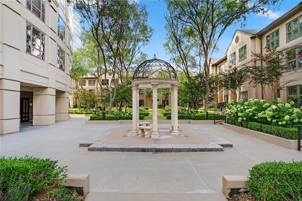 3475 Oak Valley Road Ne Unit 2350, Atlanta, Georgia 30326, 2 Bedrooms Bedrooms, ,2 BathroomsBathrooms,Residential,For Sale,3475 Oak Valley Road Ne Unit 2350,7627440