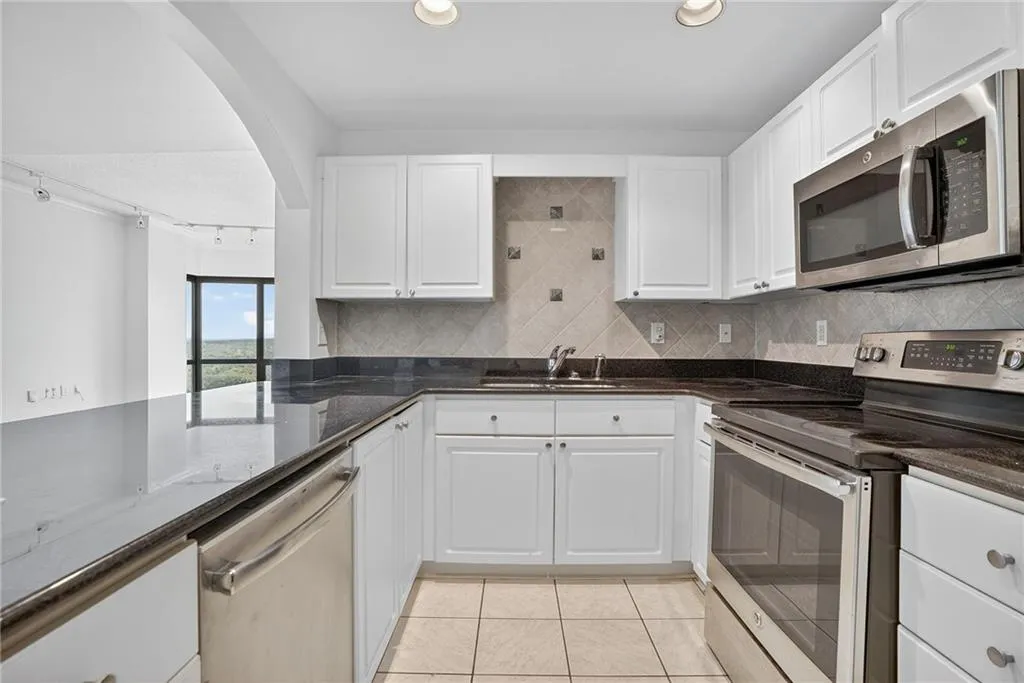 3475 Oak Valley Road Ne Unit 2350, Atlanta, Georgia 30326, 2 Bedrooms Bedrooms, ,2 BathroomsBathrooms,Residential,For Sale,3475 Oak Valley Road Ne Unit 2350,7627440