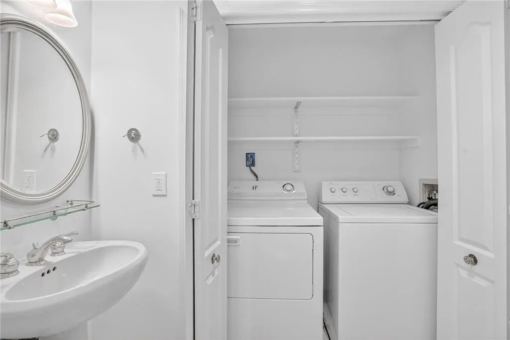 3475 Oak Valley Road Ne Unit 2350, Atlanta, Georgia 30326, 2 Bedrooms Bedrooms, ,2 BathroomsBathrooms,Residential,For Sale,3475 Oak Valley Road Ne Unit 2350,7627440