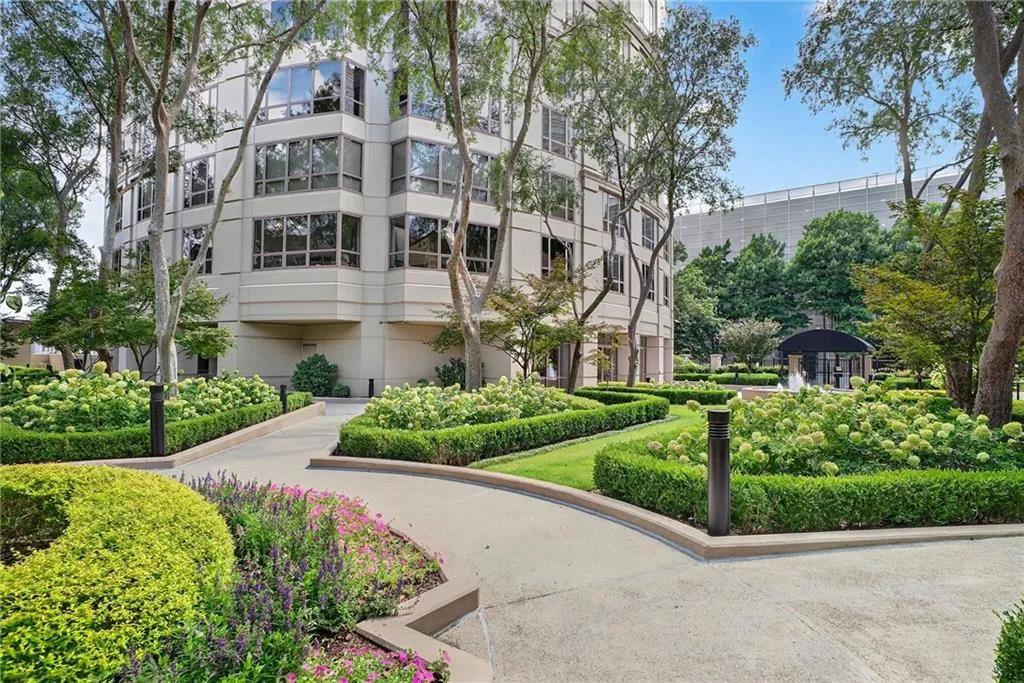 3475 Oak Valley Road Ne Unit 2350, Atlanta, Georgia 30326, 2 Bedrooms Bedrooms, ,2 BathroomsBathrooms,Residential,For Sale,3475 Oak Valley Road Ne Unit 2350,7627440