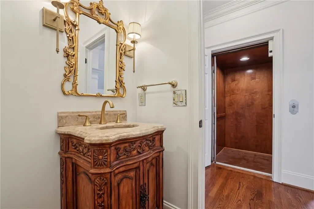 Powder room