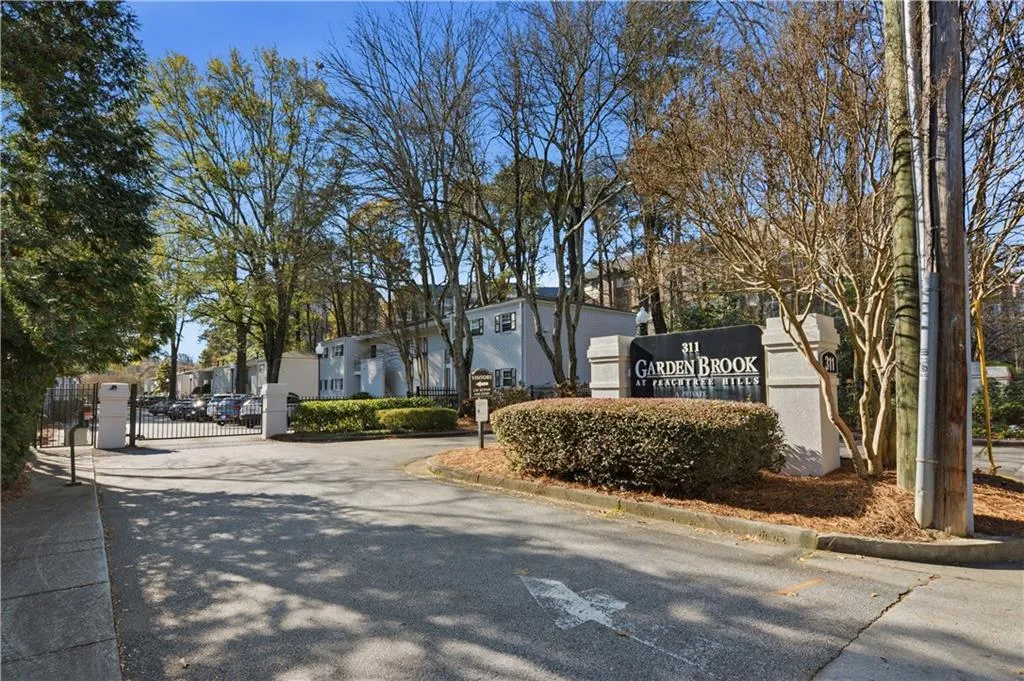 311 Peachtree Hills Avenue Ne Unit 7b, Atlanta, Georgia 30305, 2 Bedrooms Bedrooms, ,1 BathroomBathrooms,Residential,For Sale,311 Peachtree Hills Avenue Ne Unit 7b,7691498