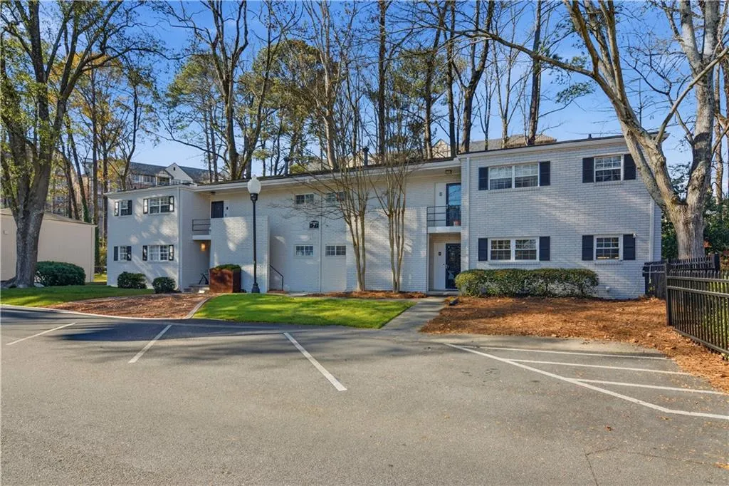 311 Peachtree Hills Avenue Ne Unit 7b, Atlanta, Georgia 30305, 2 Bedrooms Bedrooms, ,1 BathroomBathrooms,Residential,For Sale,311 Peachtree Hills Avenue Ne Unit 7b,7691498