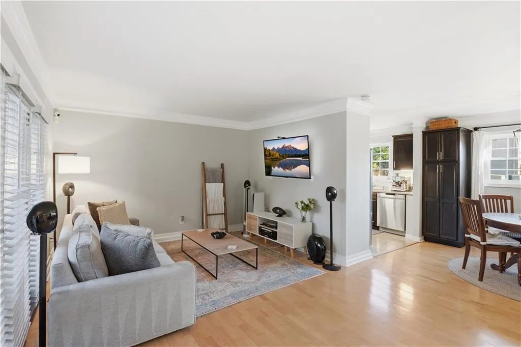 311 Peachtree Hills Avenue Ne Unit 7b, Atlanta, Georgia 30305, 2 Bedrooms Bedrooms, ,1 BathroomBathrooms,Residential,For Sale,311 Peachtree Hills Avenue Ne Unit 7b,7691498