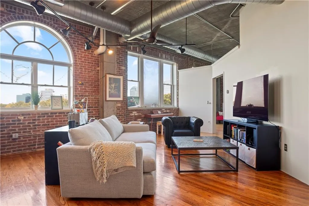 3180 Mathieson Drive Ne Unit 807, Atlanta, Georgia 30305, 2 Bedrooms Bedrooms, ,2 BathroomsBathrooms,Residential,For Sale,3180 Mathieson Drive Ne Unit 807,7671897