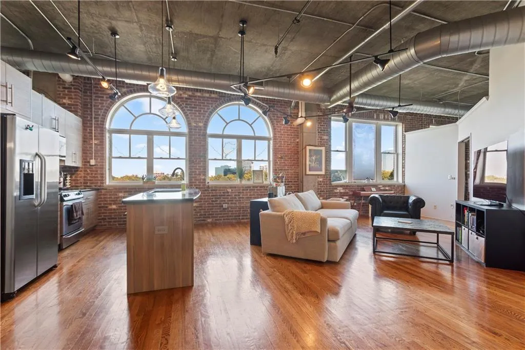 3180 Mathieson Drive Ne Unit 807, Atlanta, Georgia 30305, 2 Bedrooms Bedrooms, ,2 BathroomsBathrooms,Residential,For Sale,3180 Mathieson Drive Ne Unit 807,7671897