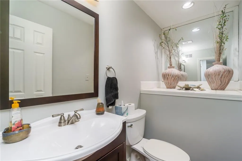 240 Dunwoody Creek Circle, Sandy Springs, Georgia 30350, 4 Bedrooms Bedrooms, ,2 BathroomsBathrooms,Residential,Sold,240 Dunwoody Creek Circle,6790019