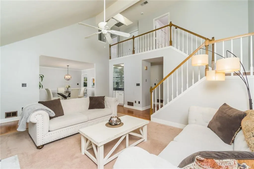 240 Dunwoody Creek Circle, Sandy Springs, Georgia 30350, 4 Bedrooms Bedrooms, ,2 BathroomsBathrooms,Residential,Sold,240 Dunwoody Creek Circle,6790019