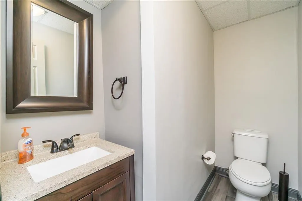 240 Dunwoody Creek Circle, Sandy Springs, Georgia 30350, 4 Bedrooms Bedrooms, ,2 BathroomsBathrooms,Residential,Sold,240 Dunwoody Creek Circle,6790019