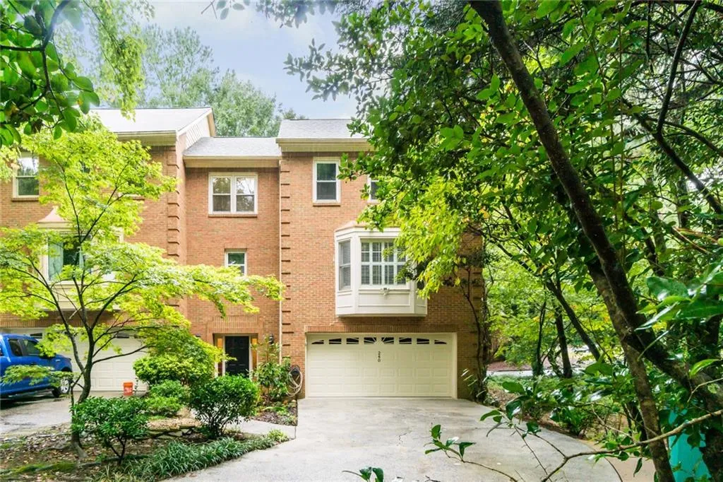 240 Dunwoody Creek Circle, Sandy Springs, Georgia 30350, 4 Bedrooms Bedrooms, ,2 BathroomsBathrooms,Residential,Sold,240 Dunwoody Creek Circle,6790019