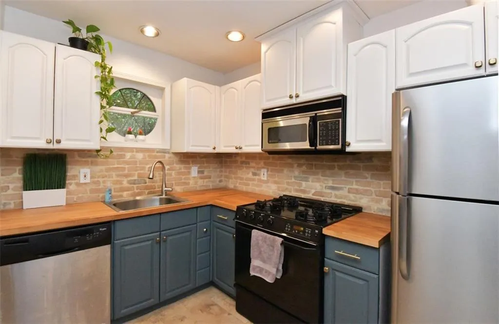 5400 Roswell Road Unit B4, Sandy Springs, Georgia 30342, 1 Bedroom Bedrooms, ,1 BathroomBathrooms,Residential,Sold,5400 Roswell Road Unit B4,6841060