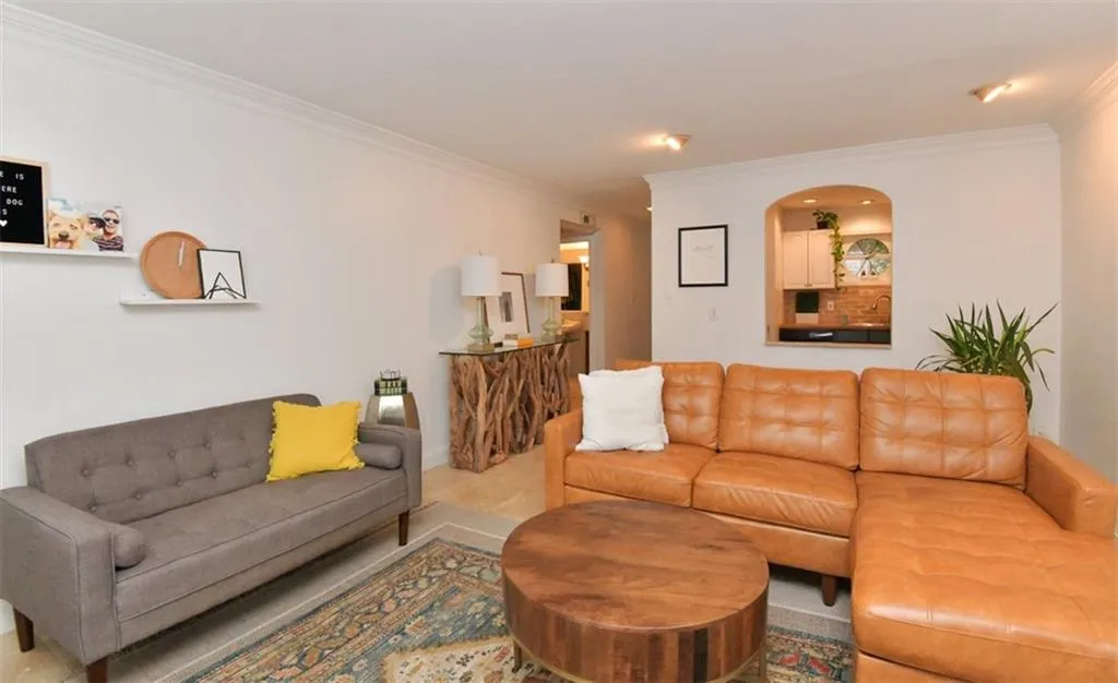 5400 Roswell Road Unit B4, Sandy Springs, Georgia 30342, 1 Bedroom Bedrooms, ,1 BathroomBathrooms,Residential,Sold,5400 Roswell Road Unit B4,6841060