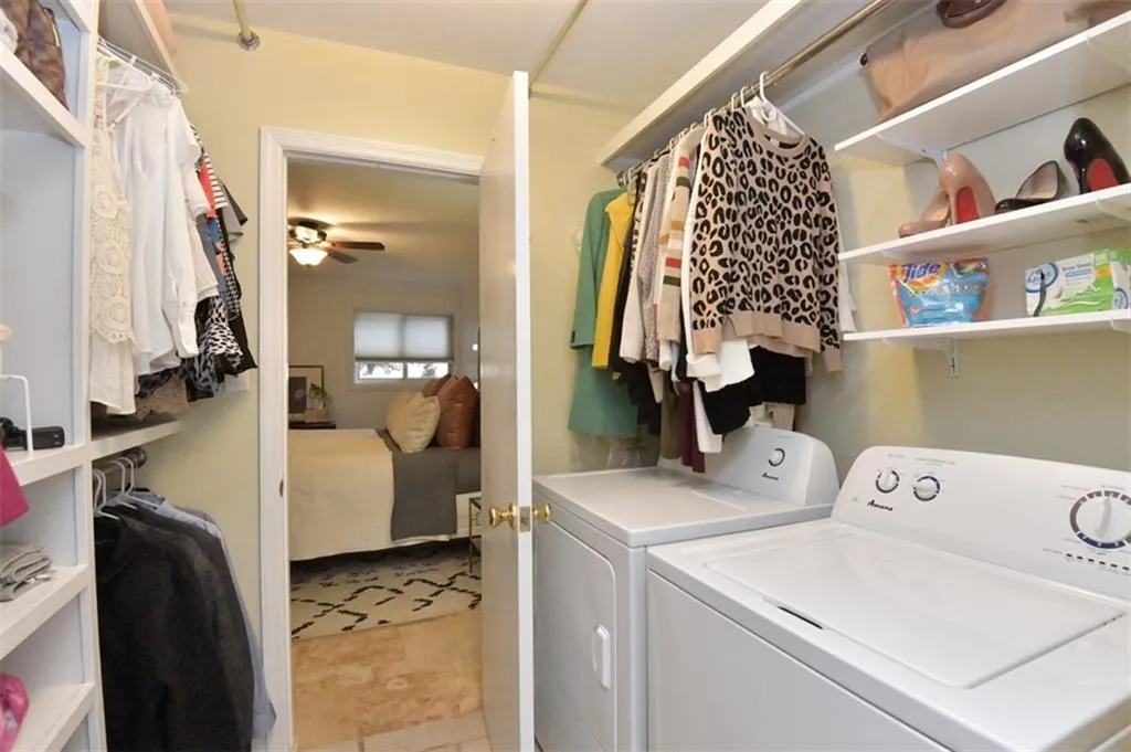 5400 Roswell Road Unit B4, Sandy Springs, Georgia 30342, 1 Bedroom Bedrooms, ,1 BathroomBathrooms,Residential,Sold,5400 Roswell Road Unit B4,6841060