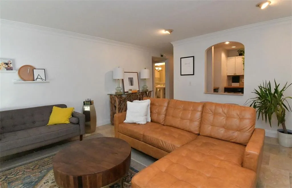 5400 Roswell Road Unit B4, Sandy Springs, Georgia 30342, 1 Bedroom Bedrooms, ,1 BathroomBathrooms,Residential,Sold,5400 Roswell Road Unit B4,6841060