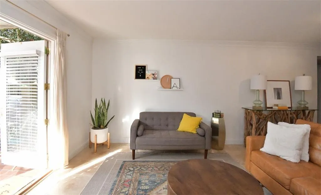 5400 Roswell Road Unit B4, Sandy Springs, Georgia 30342, 1 Bedroom Bedrooms, ,1 BathroomBathrooms,Residential,Sold,5400 Roswell Road Unit B4,6841060