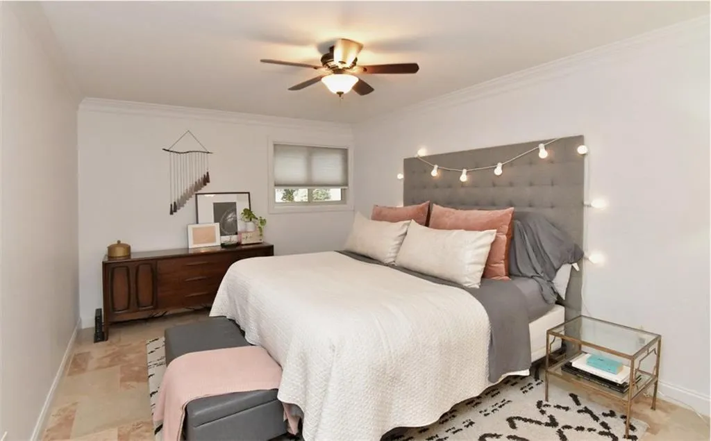 5400 Roswell Road Unit B4, Sandy Springs, Georgia 30342, 1 Bedroom Bedrooms, ,1 BathroomBathrooms,Residential,Sold,5400 Roswell Road Unit B4,6841060