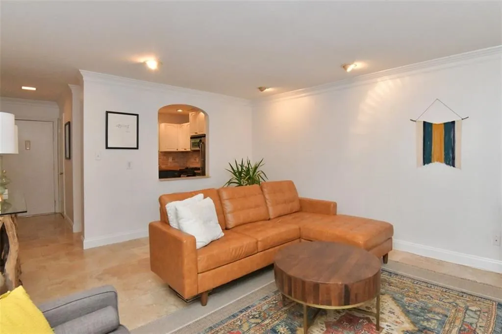 5400 Roswell Road Unit B4, Sandy Springs, Georgia 30342, 1 Bedroom Bedrooms, ,1 BathroomBathrooms,Residential,Sold,5400 Roswell Road Unit B4,6841060