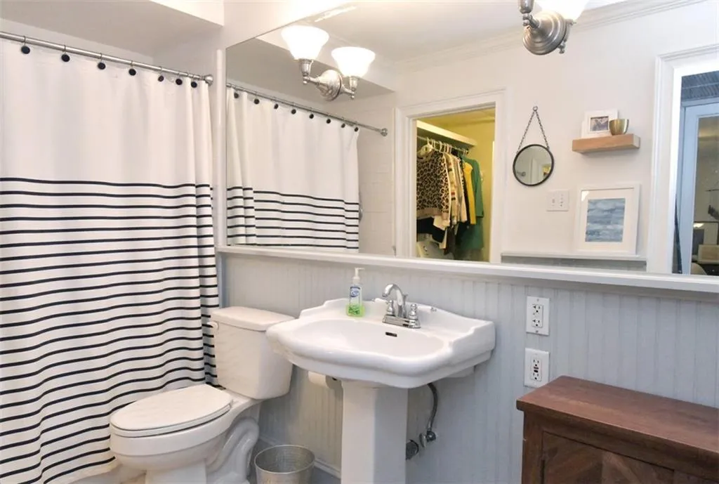 5400 Roswell Road Unit B4, Sandy Springs, Georgia 30342, 1 Bedroom Bedrooms, ,1 BathroomBathrooms,Residential,Sold,5400 Roswell Road Unit B4,6841060