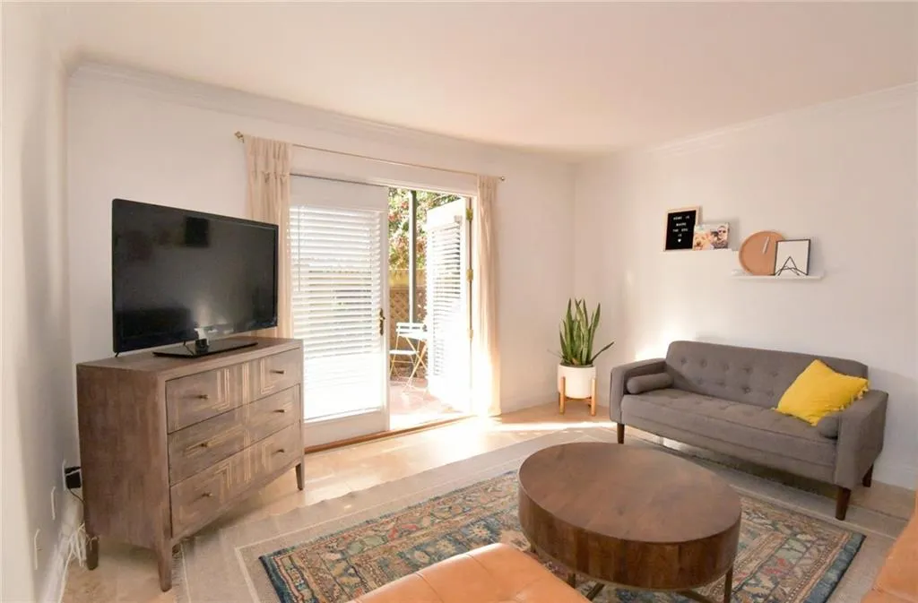 5400 Roswell Road Unit B4, Sandy Springs, Georgia 30342, 1 Bedroom Bedrooms, ,1 BathroomBathrooms,Residential,Sold,5400 Roswell Road Unit B4,6841060