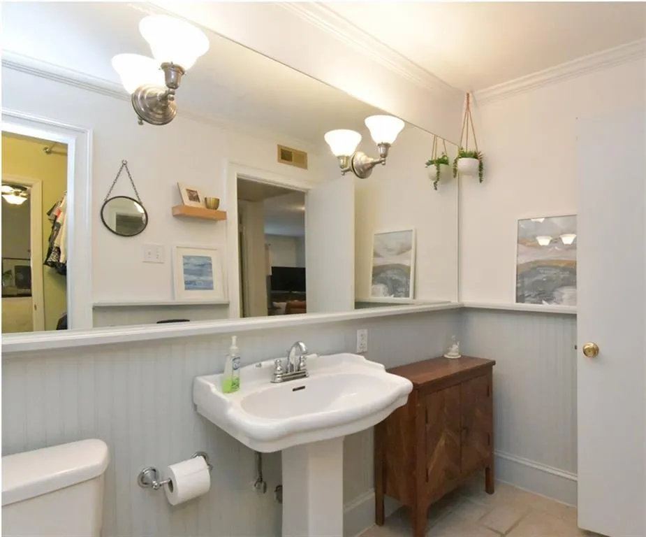 5400 Roswell Road Unit B4, Sandy Springs, Georgia 30342, 1 Bedroom Bedrooms, ,1 BathroomBathrooms,Residential,Sold,5400 Roswell Road Unit B4,6841060