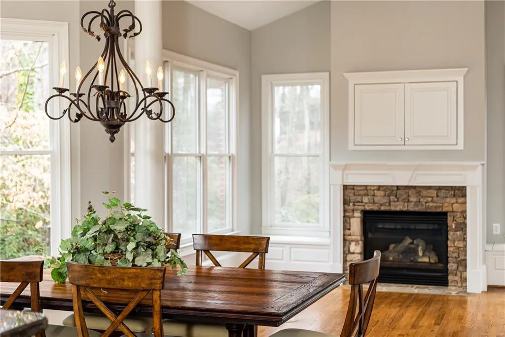700 Glengate Place, Sandy Springs, Georgia 30328, 5 Bedrooms Bedrooms, ,5 BathroomsBathrooms,Residential,Sold,700 Glengate Place,7170986