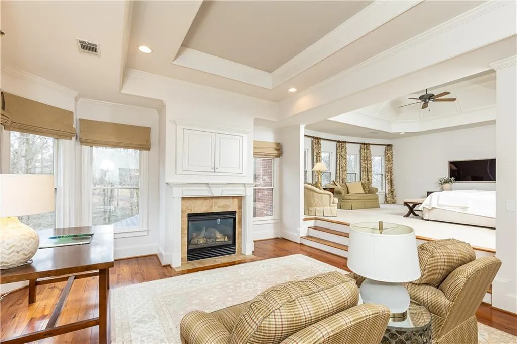 700 Glengate Place, Sandy Springs, Georgia 30328, 5 Bedrooms Bedrooms, ,5 BathroomsBathrooms,Residential,Sold,700 Glengate Place,7170986