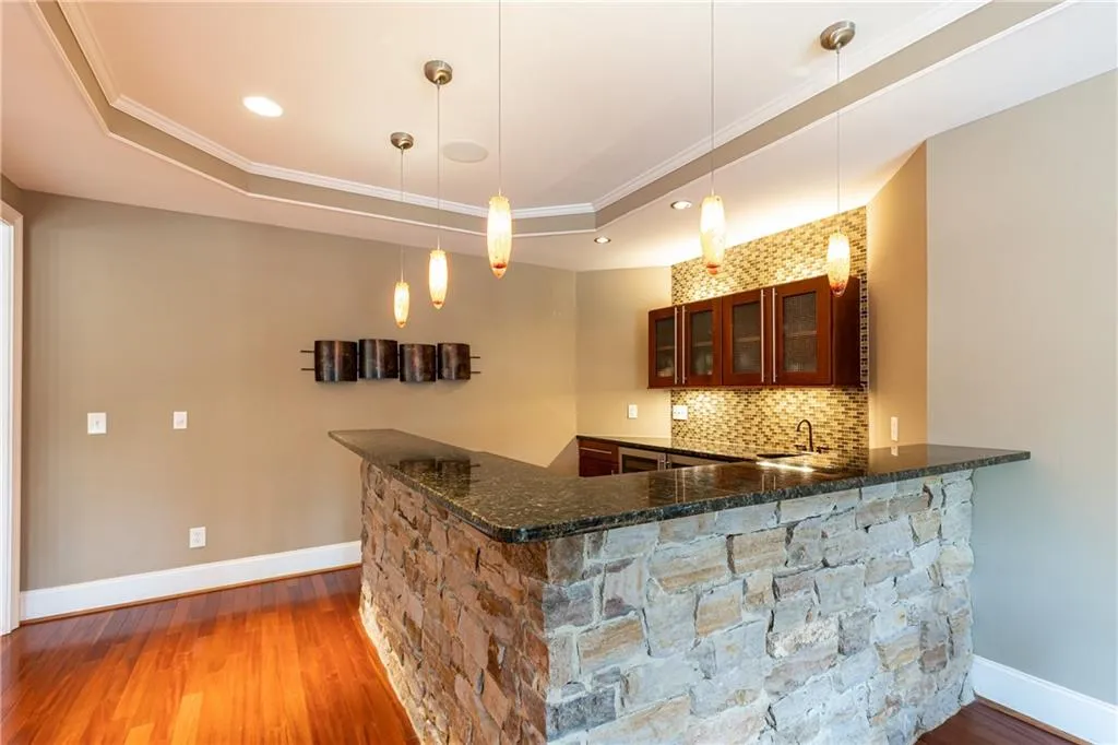 700 Glengate Place, Sandy Springs, Georgia 30328, 5 Bedrooms Bedrooms, ,5 BathroomsBathrooms,Residential,Sold,700 Glengate Place,7170986