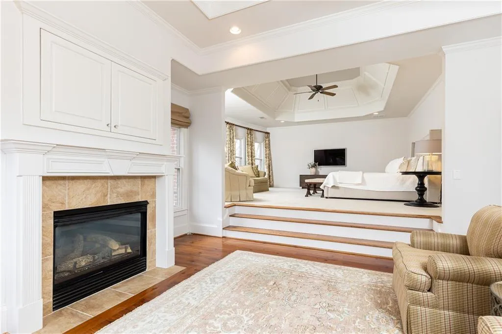 700 Glengate Place, Sandy Springs, Georgia 30328, 5 Bedrooms Bedrooms, ,5 BathroomsBathrooms,Residential,Sold,700 Glengate Place,7170986