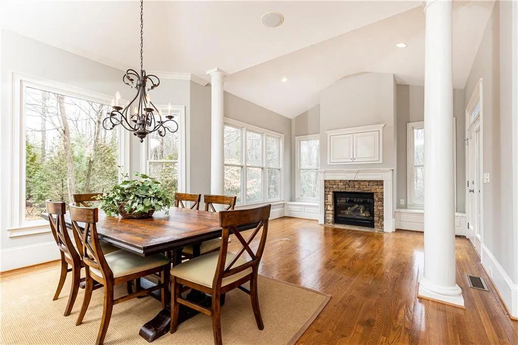 700 Glengate Place, Sandy Springs, Georgia 30328, 5 Bedrooms Bedrooms, ,5 BathroomsBathrooms,Residential,Sold,700 Glengate Place,7170986