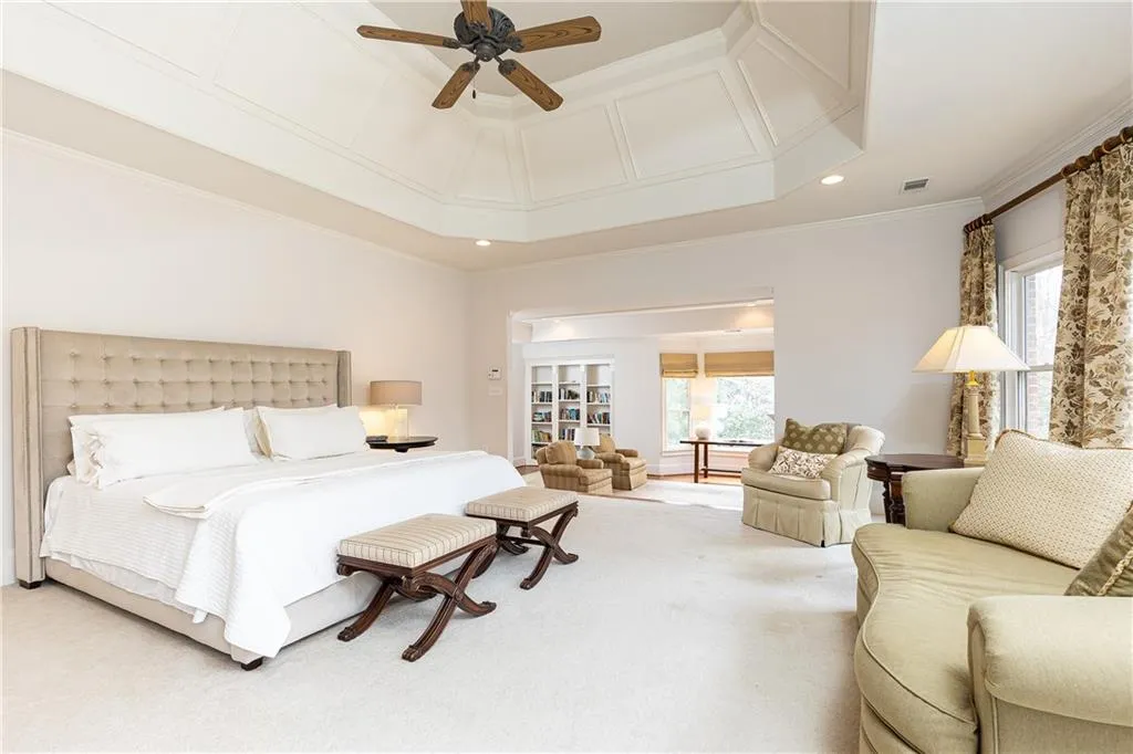 700 Glengate Place, Sandy Springs, Georgia 30328, 5 Bedrooms Bedrooms, ,5 BathroomsBathrooms,Residential,Sold,700 Glengate Place,7170986