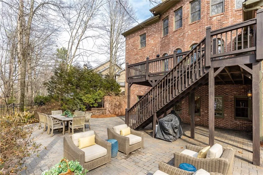 700 Glengate Place, Sandy Springs, Georgia 30328, 5 Bedrooms Bedrooms, ,5 BathroomsBathrooms,Residential,Sold,700 Glengate Place,7170986