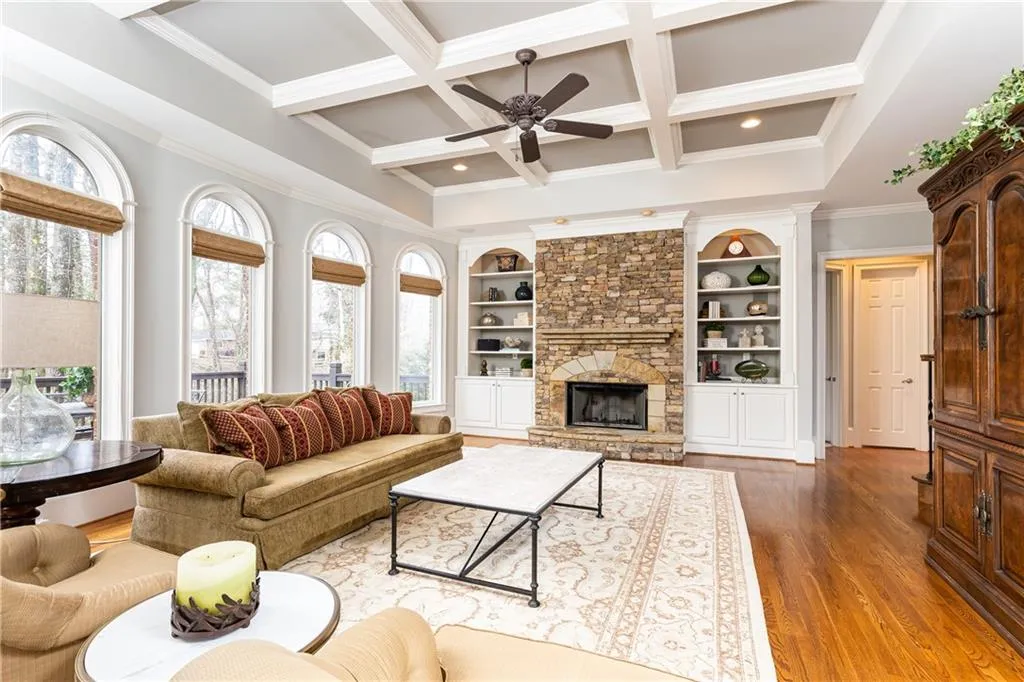 700 Glengate Place, Sandy Springs, Georgia 30328, 5 Bedrooms Bedrooms, ,5 BathroomsBathrooms,Residential,Sold,700 Glengate Place,7170986