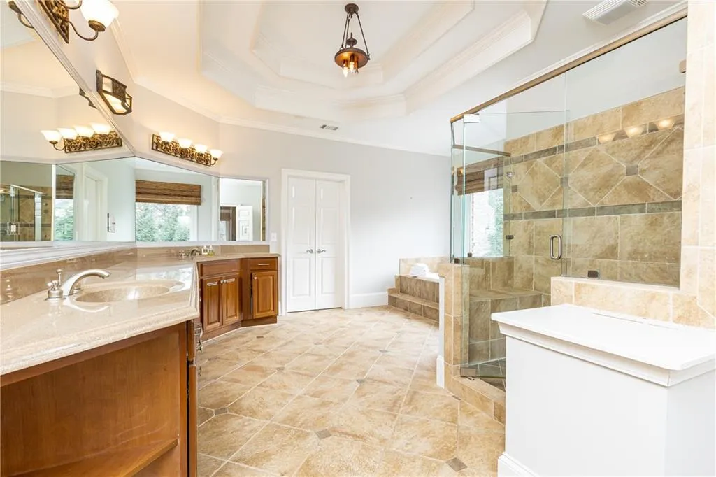 700 Glengate Place, Sandy Springs, Georgia 30328, 5 Bedrooms Bedrooms, ,5 BathroomsBathrooms,Residential,Sold,700 Glengate Place,7170986