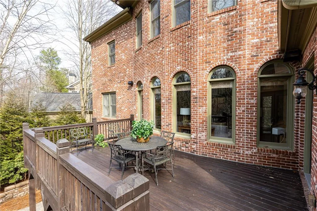 700 Glengate Place, Sandy Springs, Georgia 30328, 5 Bedrooms Bedrooms, ,5 BathroomsBathrooms,Residential,Sold,700 Glengate Place,7170986