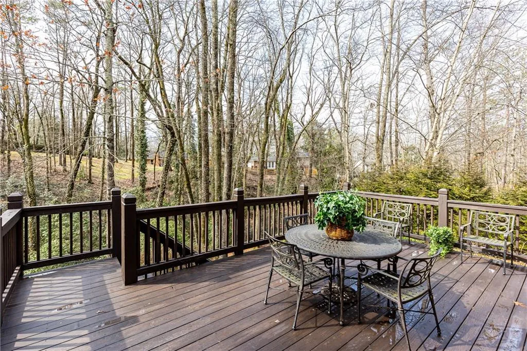 700 Glengate Place, Sandy Springs, Georgia 30328, 5 Bedrooms Bedrooms, ,5 BathroomsBathrooms,Residential,Sold,700 Glengate Place,7170986